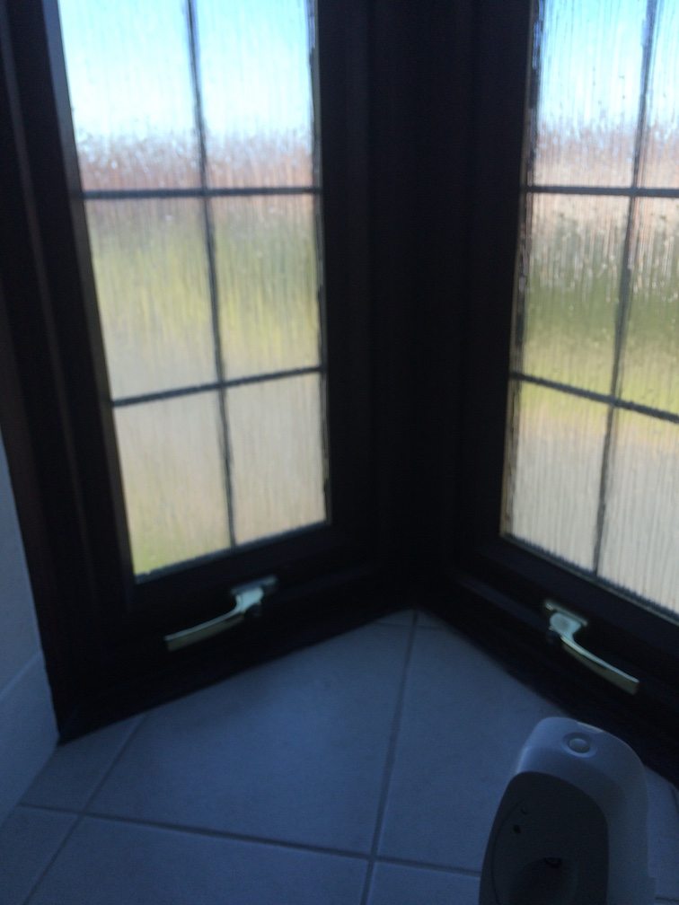 Pik Mik Mobile Locksmith in tamworth – Replacement UPVC Window Locks Fitted