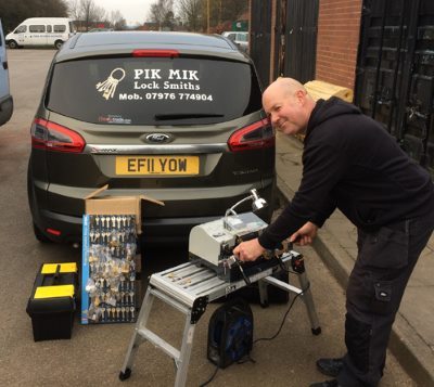 Pik Mik Mobile Locksmith in tamworth making Replacement Keys